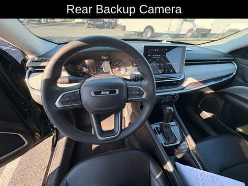 Used 2022 Jeep Compass Latitude FWD image 17