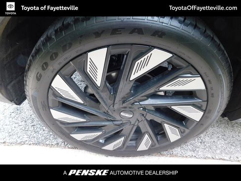 Used 2025 Lincoln Nautilus Reserve AWD/4WD image 8