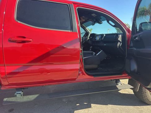 Used 2019 Toyota Tacoma TRD Off-Road w/ Technology Package image 12