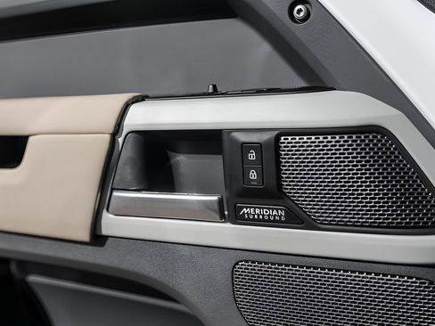 Used 2024 Land Rover Defender 110 X-Dynamic SE image 22