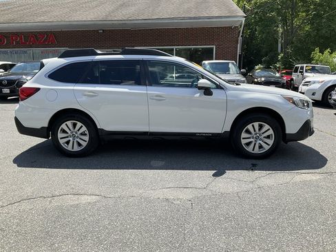 Used 2018 Subaru Outback 2.5i Premium AWD/4WD image 4