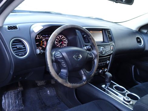 Used 2013 Nissan Pathfinder SV image 10