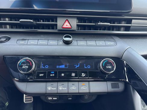 Used 2025 Hyundai Elantra SEL image 19