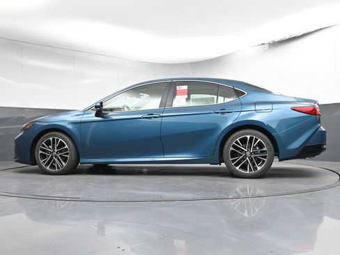 Used 2025 Toyota Camry XLE w/ Premium Plus Package image 26