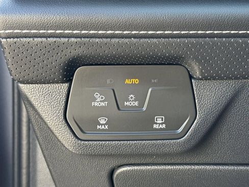 Used 2025 Volkswagen Atlas SE image 19