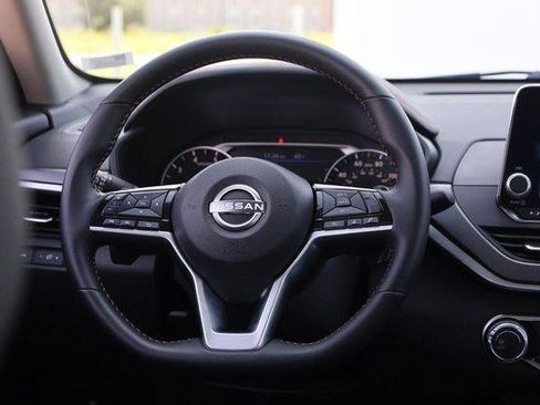 Used 2025 Nissan Altima 2.5 SR FWD image 21