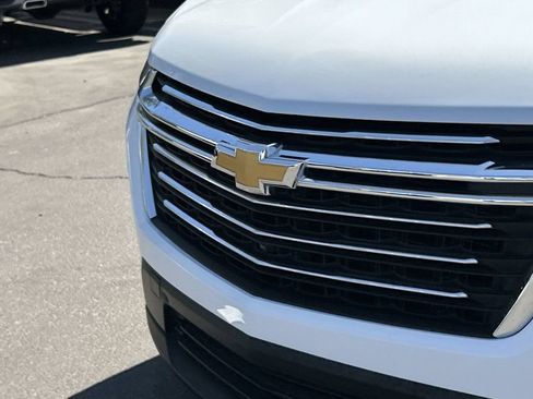 Used 2023 Chevrolet Traverse LT w/ LT Premium Package FWD image 31