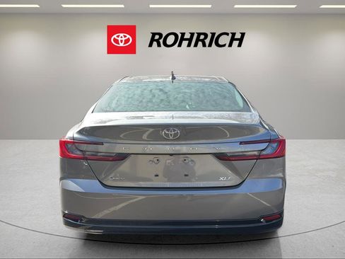 Used 2025 Toyota Camry XLE image 7