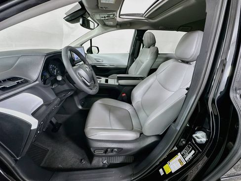 Used 2026 Toyota Sienna XLE AWD/4WD image 21