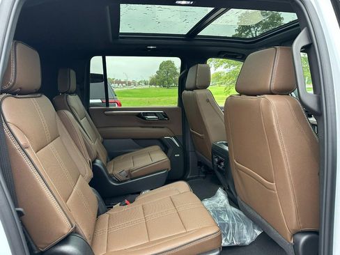 New 2026 Chevrolet Suburban High Country image 4