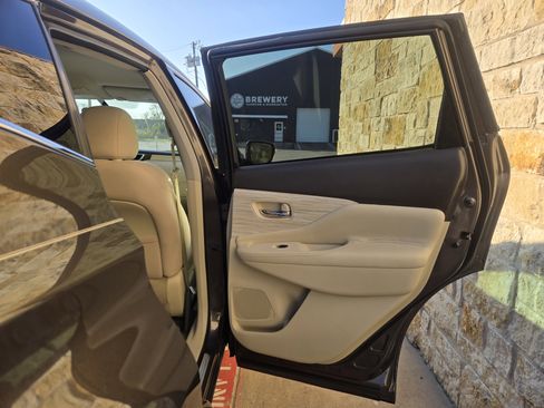 Used 2016 Nissan Murano S w/ Navigation Package image 10