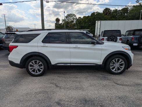 Used 2023 Ford Explorer XLT w/ Equipment Group 202A RWD image 3