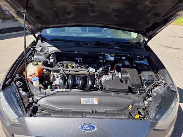Used 2017 Ford Fusion SE w/ Fusion SE Technology Package FWD image 10