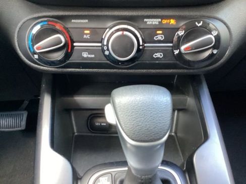 Used 2025 Kia Soul LX w/ LX Technology Package FWD image 21