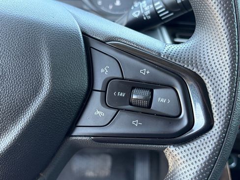 Used 2025 Chevrolet Trax LS FWD image 21