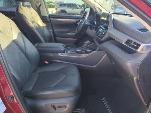 Used 2021 Toyota Highlander Platinum AWD/4WD image 26