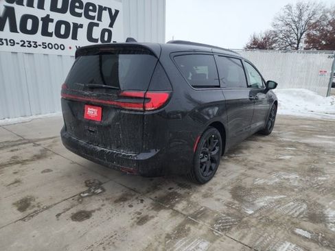 New 2026 Chrysler Pacifica Select w/ S Appearance Package FWD image 18