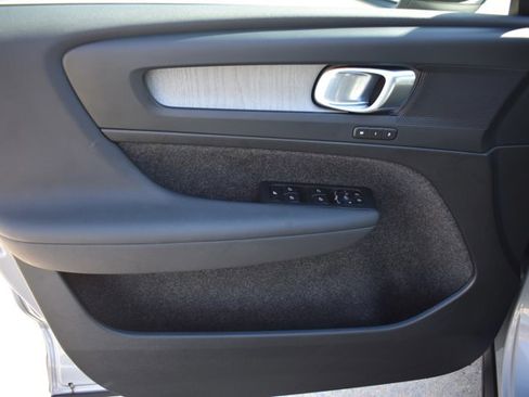 Used 2025 Volvo XC40 B5 Plus image 12