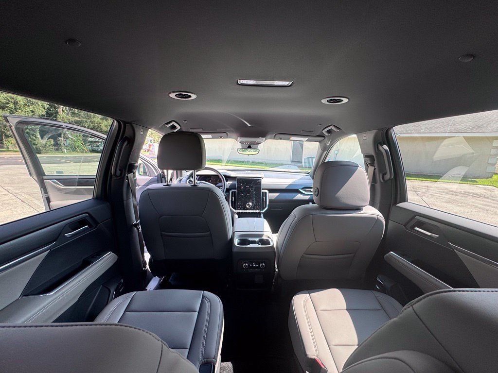 Used 2026 GMC Acadia Elevation w/ Elevation Premium Package FWD image 19