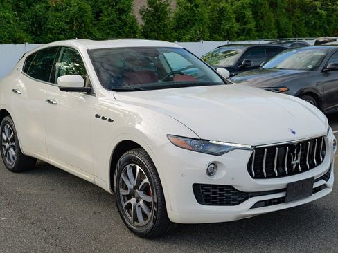 Used 2019 Maserati Levante image 9
