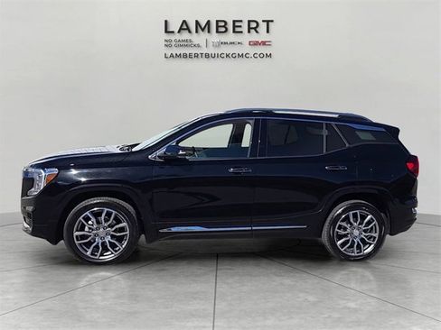 Used 2023 GMC Terrain Denali image 2