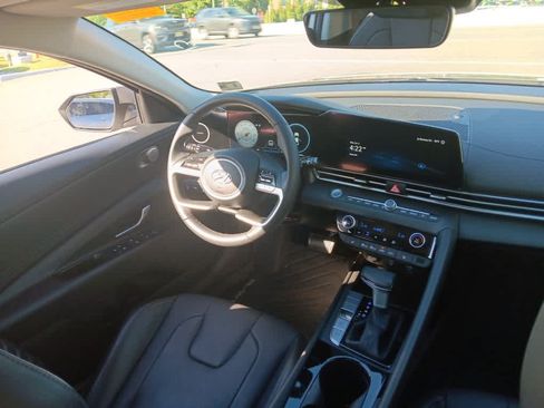 Used 2023 Hyundai Elantra Limited w/ Preferred Accessory Package FWD image 13