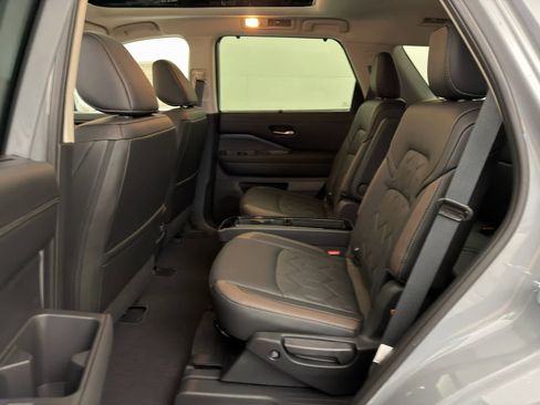 New 2026 Nissan Pathfinder Platinum AWD/4WD image 16