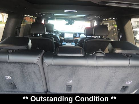 Used 2023 Jeep Grand Wagoneer Series III AWD/4WD image 33