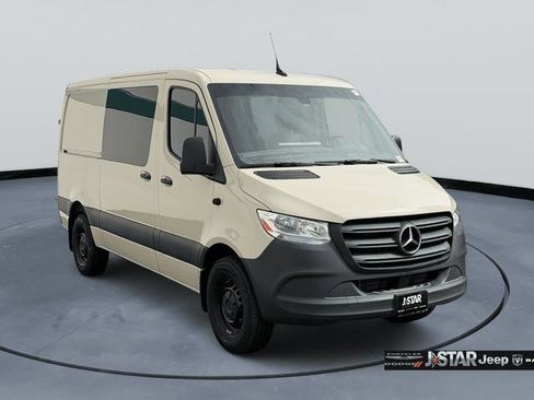 Used 2024 Mercedes-Benz Sprinter 2500 image 3