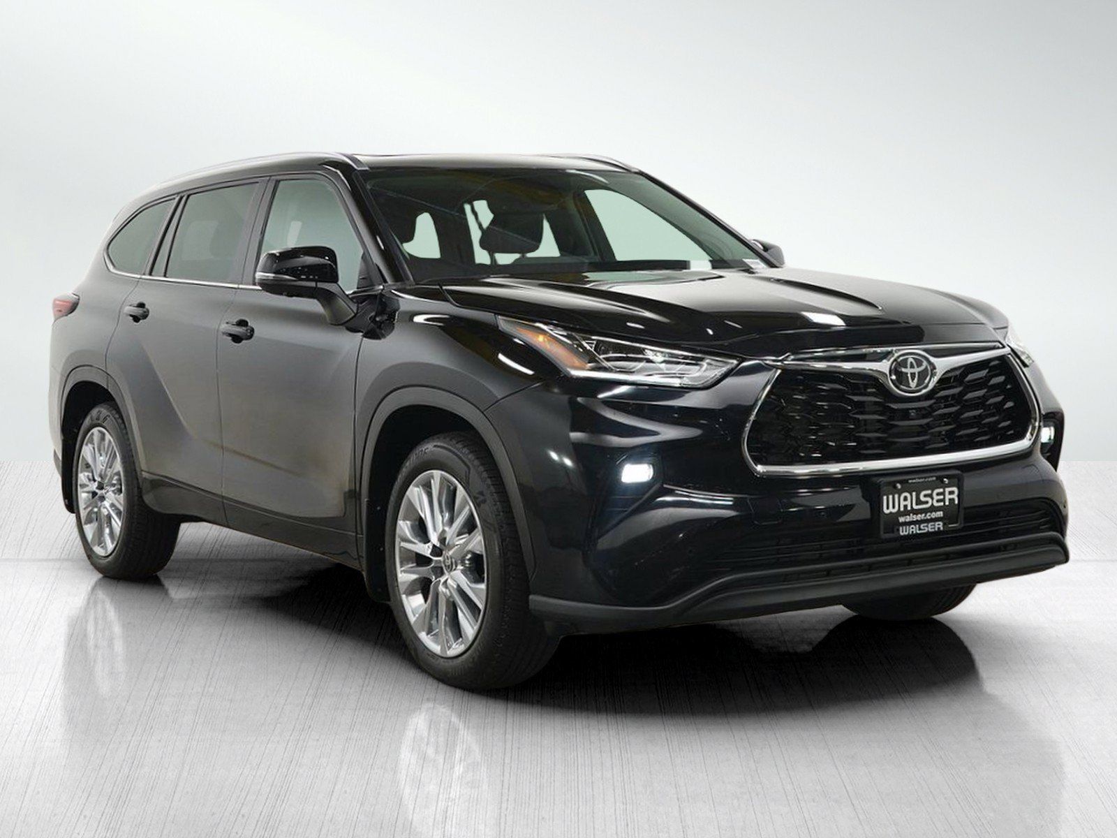 Used 2024 Toyota Highlander Limited AWD/4WD image 9