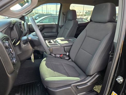 Used 2020 Chevrolet Silverado 1500 Custom w/ Custom Value Package image 16