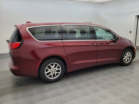 Used 2017 Chrysler Pacifica Touring FWD image 10