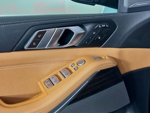 Used 2024 BMW X7 xDrive40i image 21