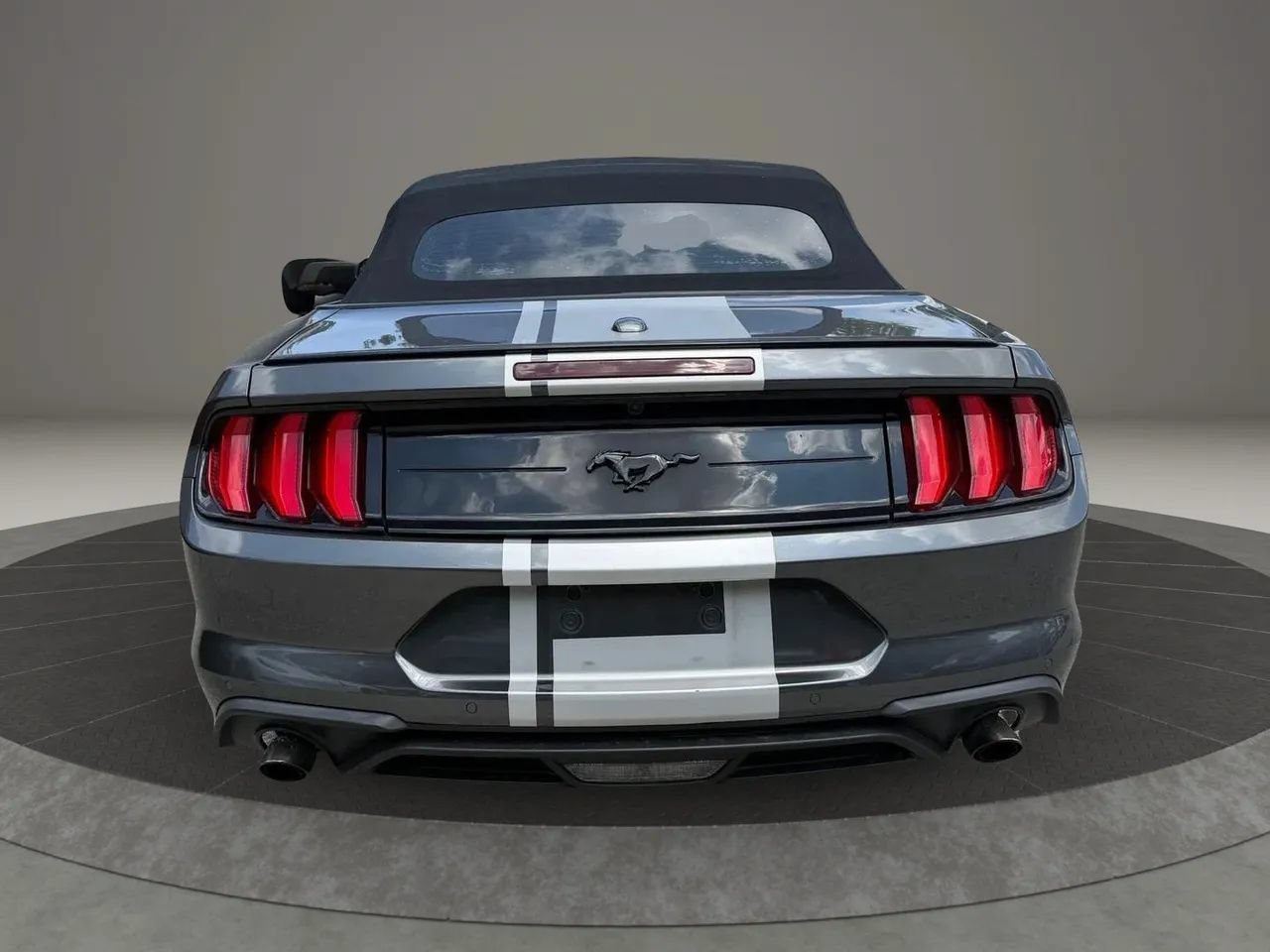 Used 2018 Ford Mustang Premium w/ Black Accent Package RWD image 4