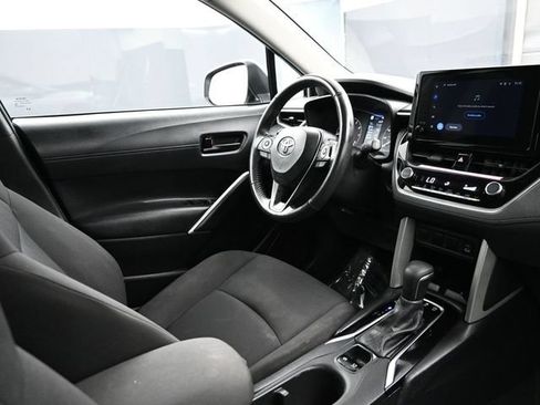 Used 2024 Toyota Corolla Cross LE FWD image 17