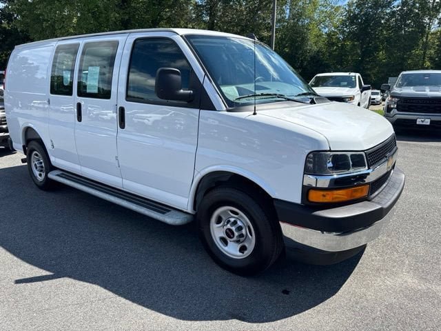 Used 2025 Chevrolet Express 2500 w/ Driver Convenience Package RWD image 4
