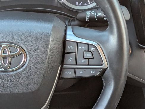 Used 2023 Toyota Highlander XLE image 20