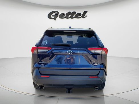 Used 2020 Toyota RAV4 XLE Premium FWD image 5