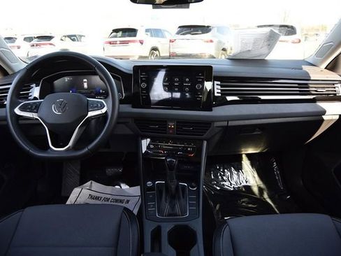 Certified 2025 Volkswagen Jetta SE w/ Sunroof Package image 7