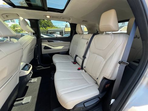 Used 2023 INFINITI QX60 Luxe w/ Cargo Package FWD image 9