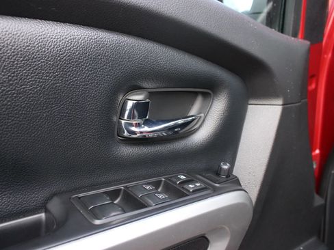 Used 2018 Nissan Titan SV w/ SV Convenience Package image 18