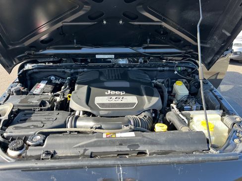 Used 2013 Jeep Wrangler Freedom Edition image 21