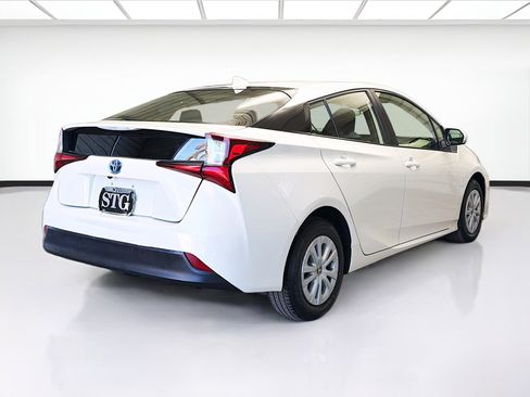 Used 2019 Toyota Prius L Eco image 4