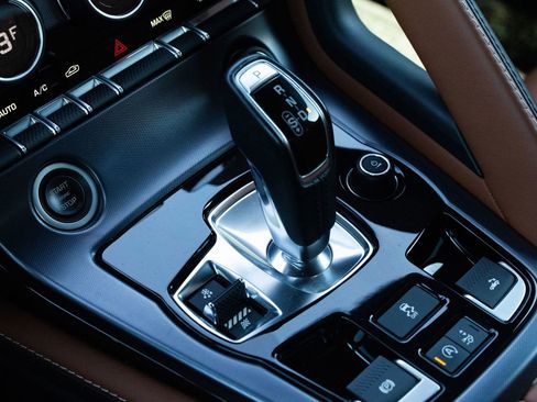 Used 2020 Jaguar F-TYPE Convertible image 4