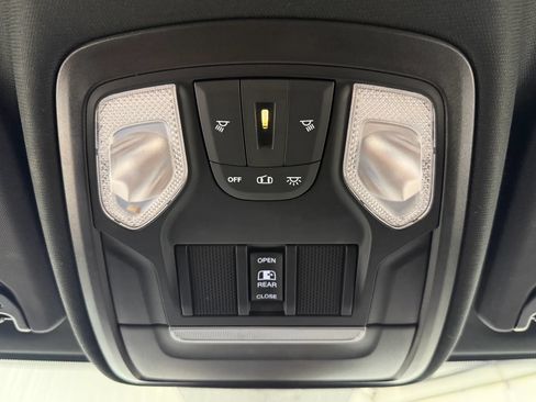 Used 2022 RAM 3500 Tradesman w/ Chrome Appearance Group AWD/4WD image 25