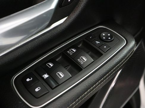 Used 2022 RAM 1500 Laramie AWD/4WD image 32