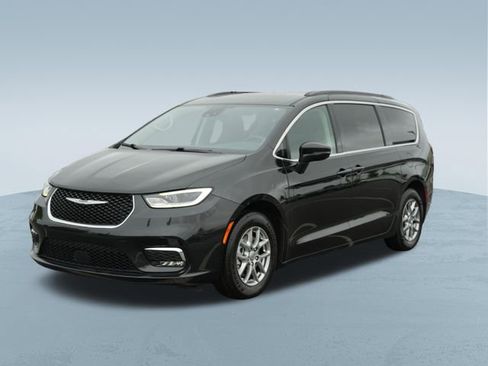 Used 2021 Chrysler Pacifica Touring FWD image 3