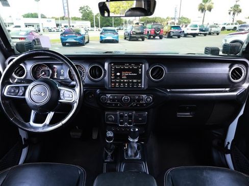 Used 2020 Jeep Gladiator Overland AWD/4WD image 30