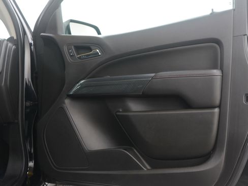 Used 2017 GMC Canyon SLE w/ All Terrain X Package image 9