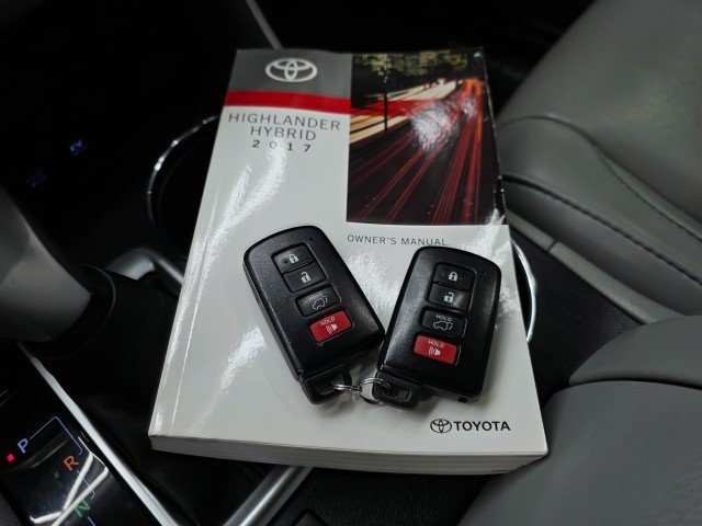 Used 2017 Toyota Highlander XLE AWD/4WD image 46